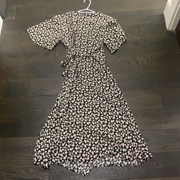 Audrey 3+1 floral dress size small (it fits like a small) - Picture 2 of 4